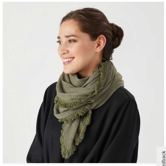 Duluth Trading Co Accessories - Duluth Olive Green Fringed Crinkle Scarf OS